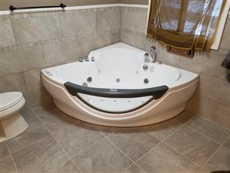 Corner  Whirlpool Bathtub  with air bubble, heater, M3150 color light. FREE SHIPPING - Image 2